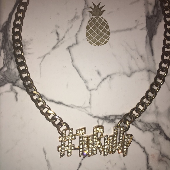 TURN-UP Necklace - Picture 1 of 3
